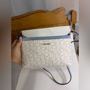 New with Tag Calvin Klein Beige and Light Blue Zippered Crossbody Bag for Women